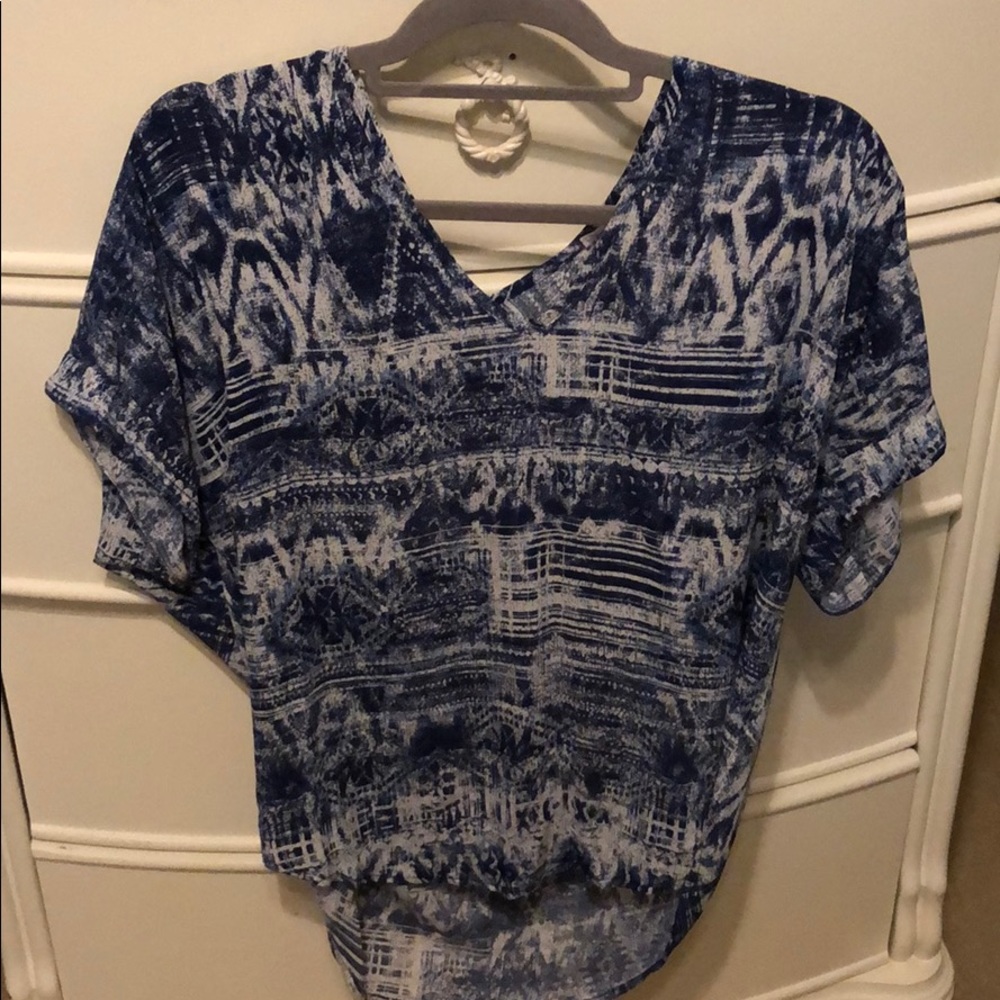 Short sleeve blue design top